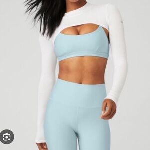 Alo Yoga - thrill seeker shrug - size M